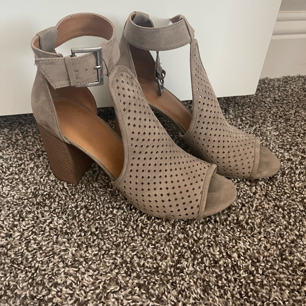 Tan summer sandal